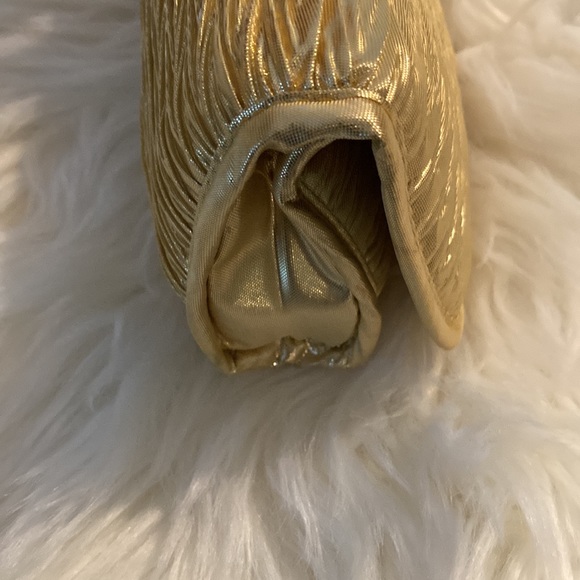 Unbranded gold gathered lame evening bag w/zip close, inside mirror $9 - Picture 6 of 11